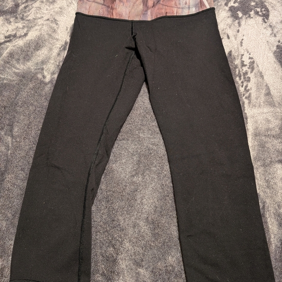 Lululemon Woman's Black Capris With Pink Multi Colored Band - Picture 1 of 3